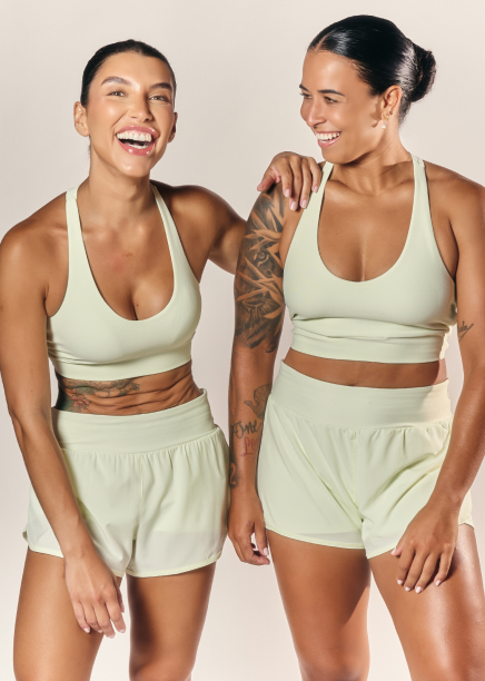 Treino full body, duas alunas Move sorrindo